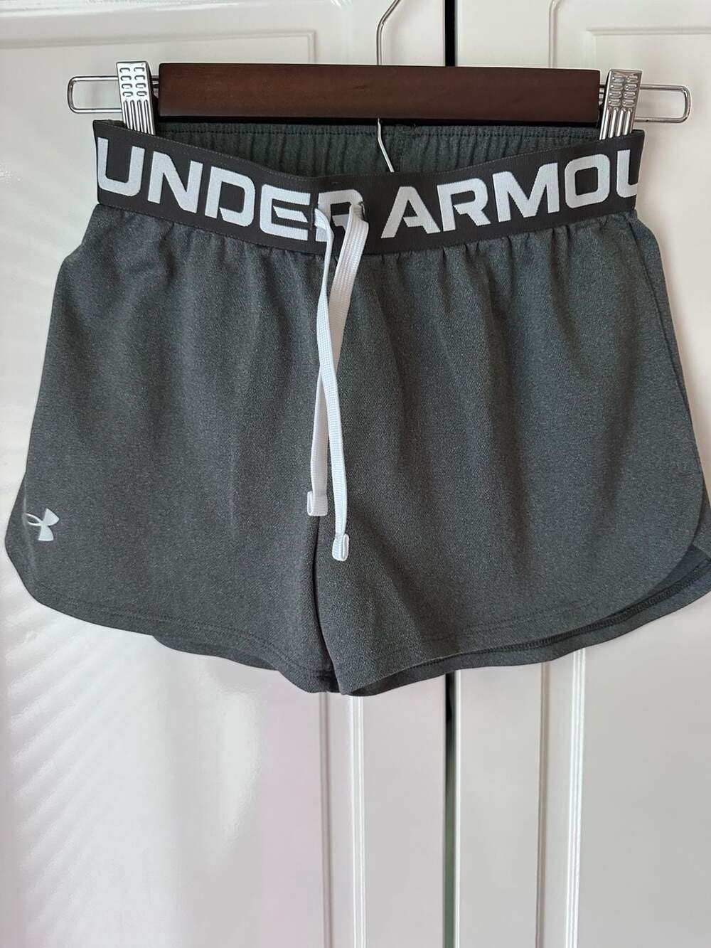 Under Armour Play Up Shorts Size YMD Gray HeatGear Athletic